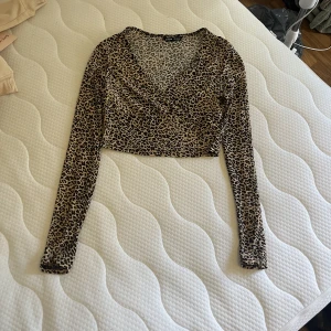 Topp - Topp i leopardmönster. Oanvänd. 