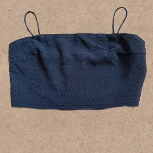 croppat linne - den är ifrån shein så det finns lite lösa trådar här och var annars jätte skön!
