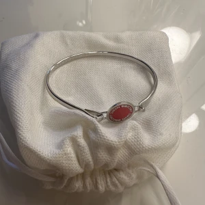 Marc Jacobs armband  - Säljer detta fina armband från marc Jacobs🐬🐬köparen står för frakten🦋🦋