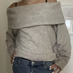 Stickad tröja  - Oanvänd stickad tröja st xs/s Lånad första bild