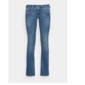 Pepe jeans - Säljer ett par jeans från pepe. Köpta för 550kr. Dom är lågmidjade💕