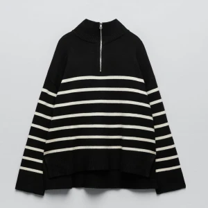 Stickad tröja - Säljer denna fina tröja från zara som endast är använd en gång🖤 skriv privat för fler bilder