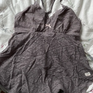 Odd molly  linne!  - Fint lila linne från od molly. Finns avtagbara pads att ha i! Skriv för frågor! 