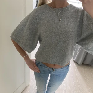 Stickad tshirt  - Såå himla fin stickad tshirt från Weekday med lite utsvängda ärmar💕
