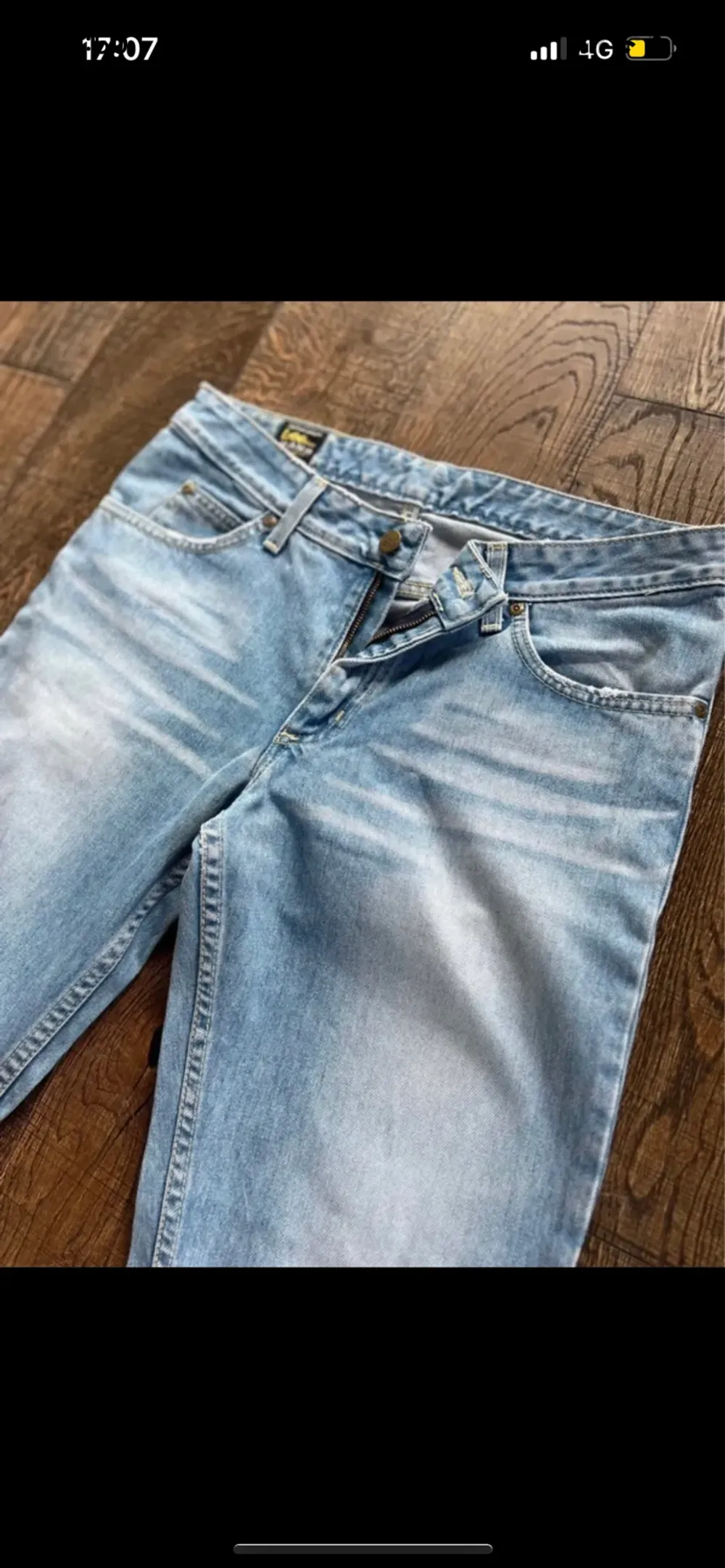 Jättefina Lee jeans som jag köpte här på plick men storleken blev lite fel. 💕 Inga defekter, 400kr. Jeans & Byxor.