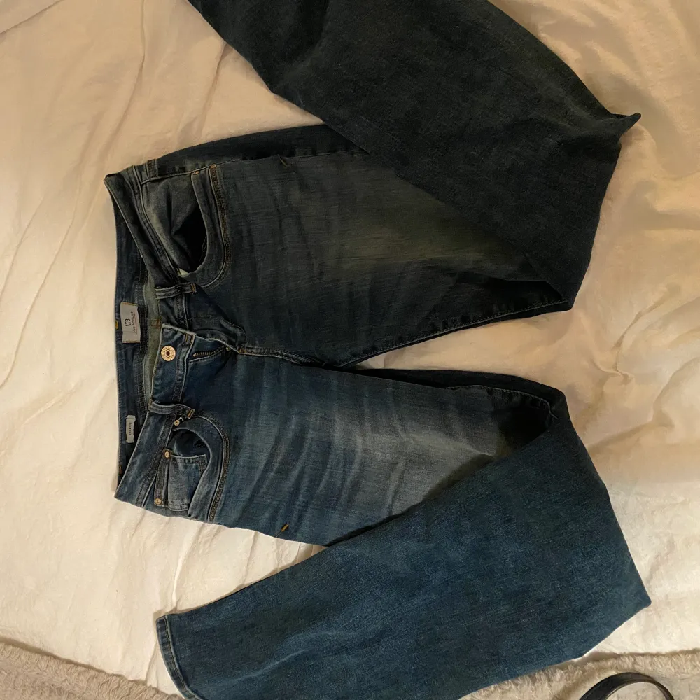 Säljer mina ltb jeans då dom är förstora i midjan. Knappt använda. Waist 30 lenght 34. Jag är 176. Jeans & Byxor.