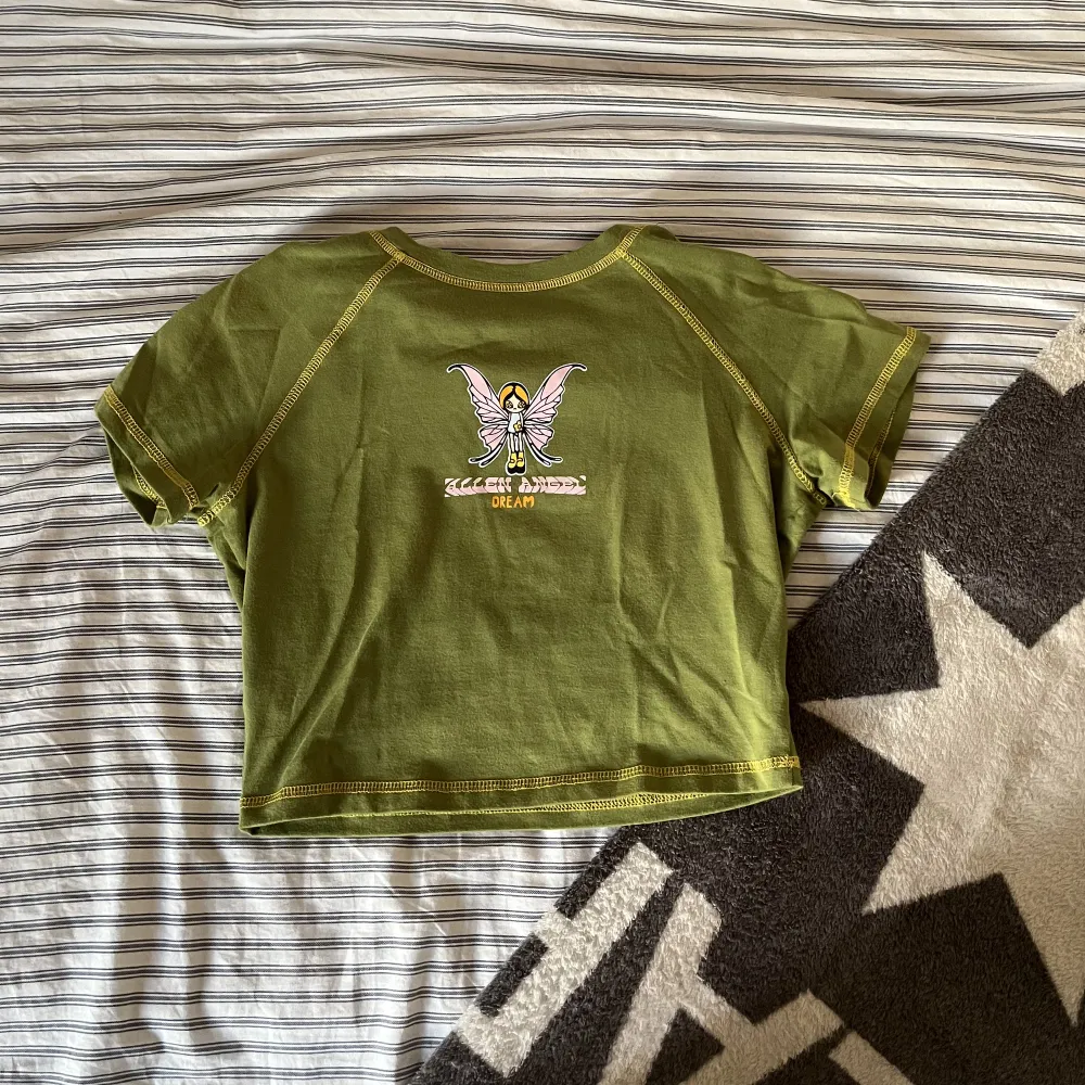 Grön magtröja/”babytee” 🤍. T-shirts.
