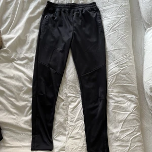 Mjukis/träningsbyxor - Nya. För små för mig så knappt använda 