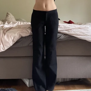 Zara kostymbyxor🩷 - Så snygga kostymbyxor ifrån zara!! Knappt använda 🩷