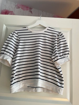 Jättefin tröjan från Lindex - Bra skick 