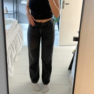 Levi’s jeans - Levis jeans i modellen ribcage straight. Jättesnygga men dom är för små för mig💕 Köpta för 1000kr!