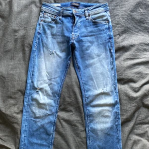 Jack&jones byxor - jack&jones jeans modell slim/glenn  storlek 27-30 bra skick