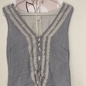 Linne - Sitter löst men snyggt! Aldrig använt 