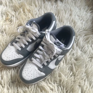 Nike dunks  - Säljer nu mina knappt använda Nike dunks made by you.