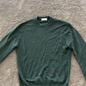 Mango tröja - Säljer min schyssta stickade mango tröja till ett bra pris! Den är nästan inte använd något, Max 5 gånger!  Skick: 9/10 Nypris:600kr