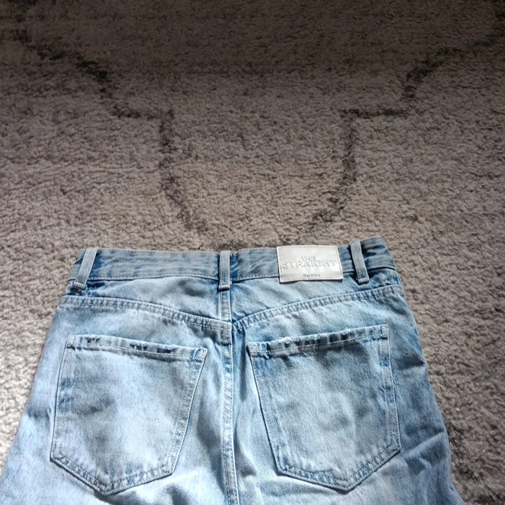 Ett par raka jeans i väldigt bra skick.   Storlek34. Jeans & Byxor.