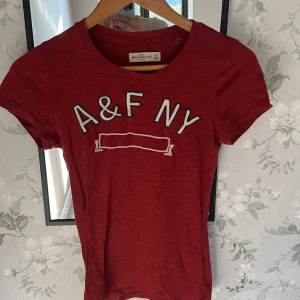 abercrombie t shirt  - mjuk och lite använd 