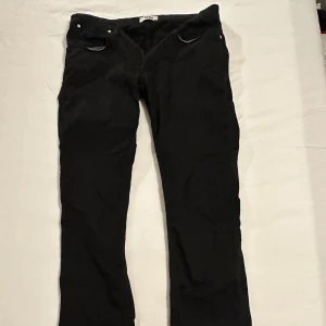 Acne byxa - Acne rugbyns säljs då jag vuxit ur dem. 30 i midja och ganska rak i fitten