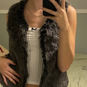 Väst - Original annonsen på min sida, använd denna för gratis frakt❤️