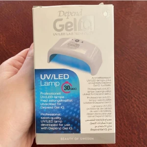 Uvlampa - Oanvänd uv lampa och oöppnad förpackning🦋 Perfekt att ha hemma men även att ta med sej ut då den är lite mindre och praktisk, har många därmed säljer jag några 