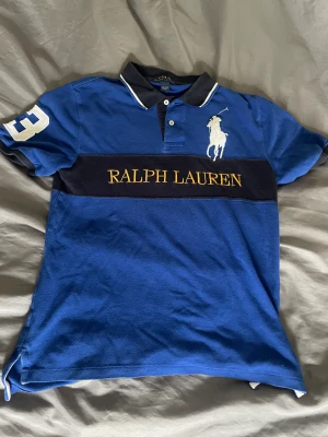 Ralph lauren piké  - Säljer en Ralph lauren piké, Storlek M, Sparsamt använd