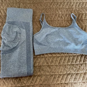 Träningsset 🏃‍♀️ - Säljer ett SHEIN träningsset i strl M