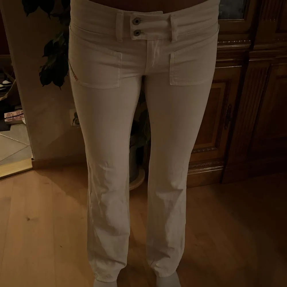 Köpta på secondhand i Köpenhamn, vintage bootcut low waist.  Frakt tillkommer!. Jeans & Byxor.