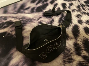 Hugo boss magväska - Hugo boss magväska storlek One size