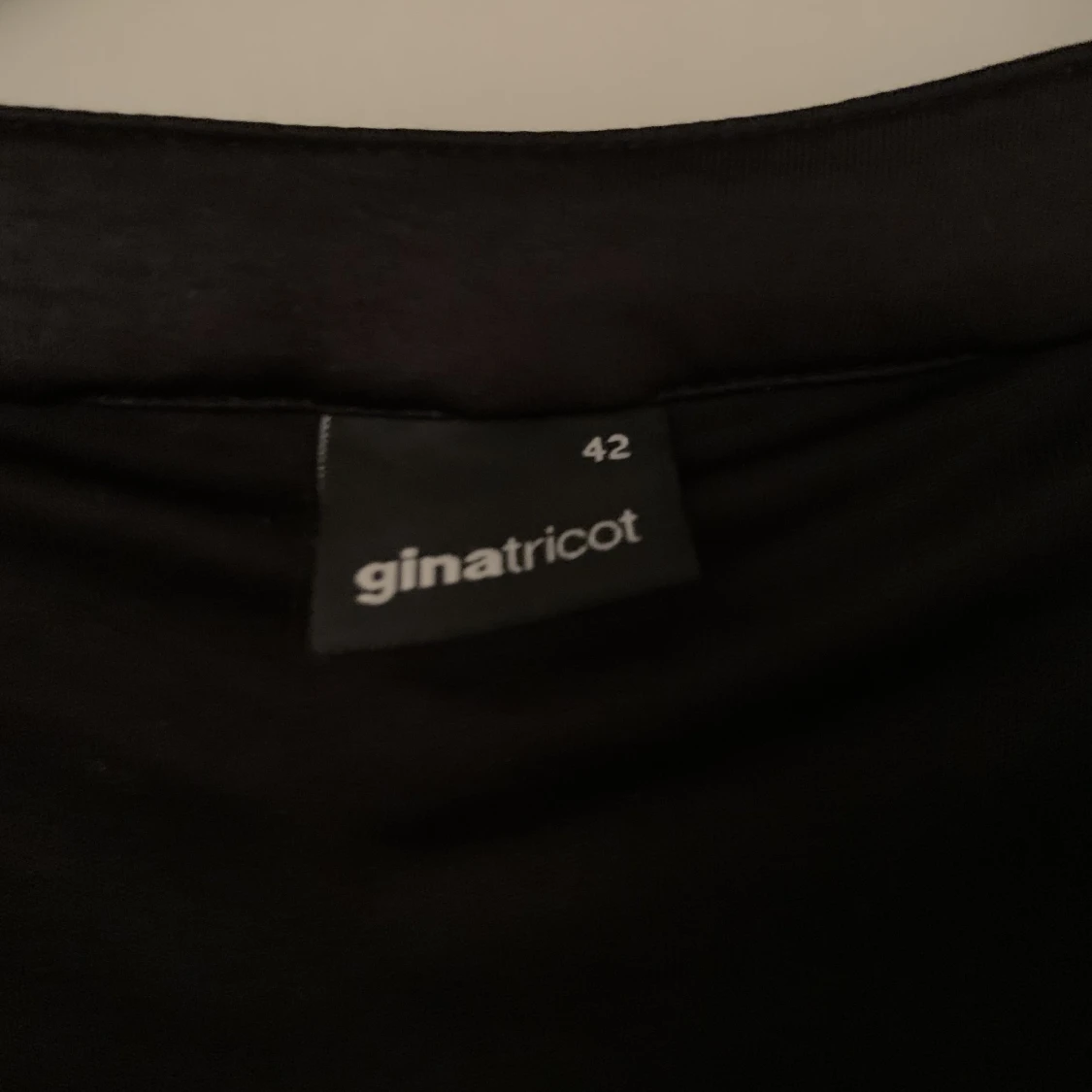 Svart tröja  - 90