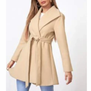 Höstkappa  - Så himla fin kappa som jag köpte från shein för 300kr men som knappt blivit använd❤️ har fler bilder 🌸