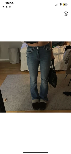 Jeans  - Så galet snygga jeans!! Storlek M! Men passar en S❤️