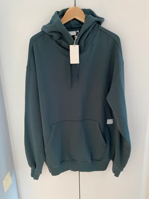 Yoke hoodie - Helt ny hoodie från YOKE med tags kvar. Bara att skriva vid frågor eller funderingar 