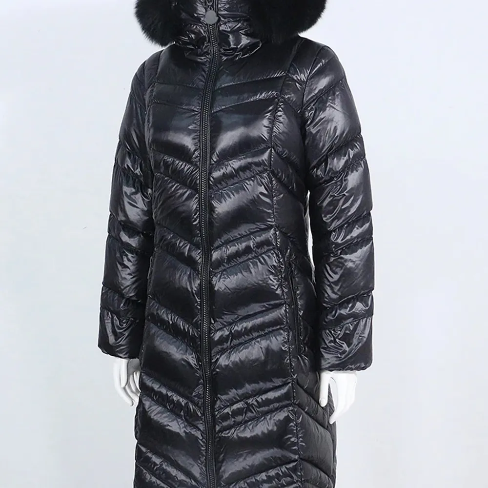 Säljer min maia jacket från femenina, helsvart med äkta svart päls. Använt väldigt sparsamt under en vinter, som ny! Skriv för fler bilder. Storlek m men funkar även på s. Nypris 3800 kr. . Jackor.