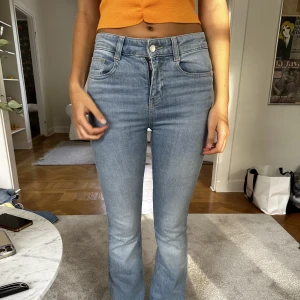 Jeans  - Snygga bootcut jeans,  ljustvätt💙