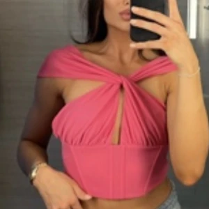 Rosa topp  - Rosa topp  Använd en gång  Passar stl S men även större storlekar. 