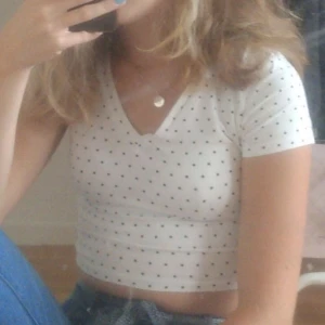 Prickig tröja  - Gullig topp i ganska bra skick, skriv för frågor eller funderingar 🤍 