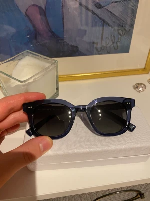 Chimi eyewear 02 blå - Sho!! Säljer dessa Chimi solglasögon som jag köpte för 3 år sedan som jag knappt har använt.🤓 Köpta från Chimi eyewear för runt 999kr.  Buda gärna!! 😄