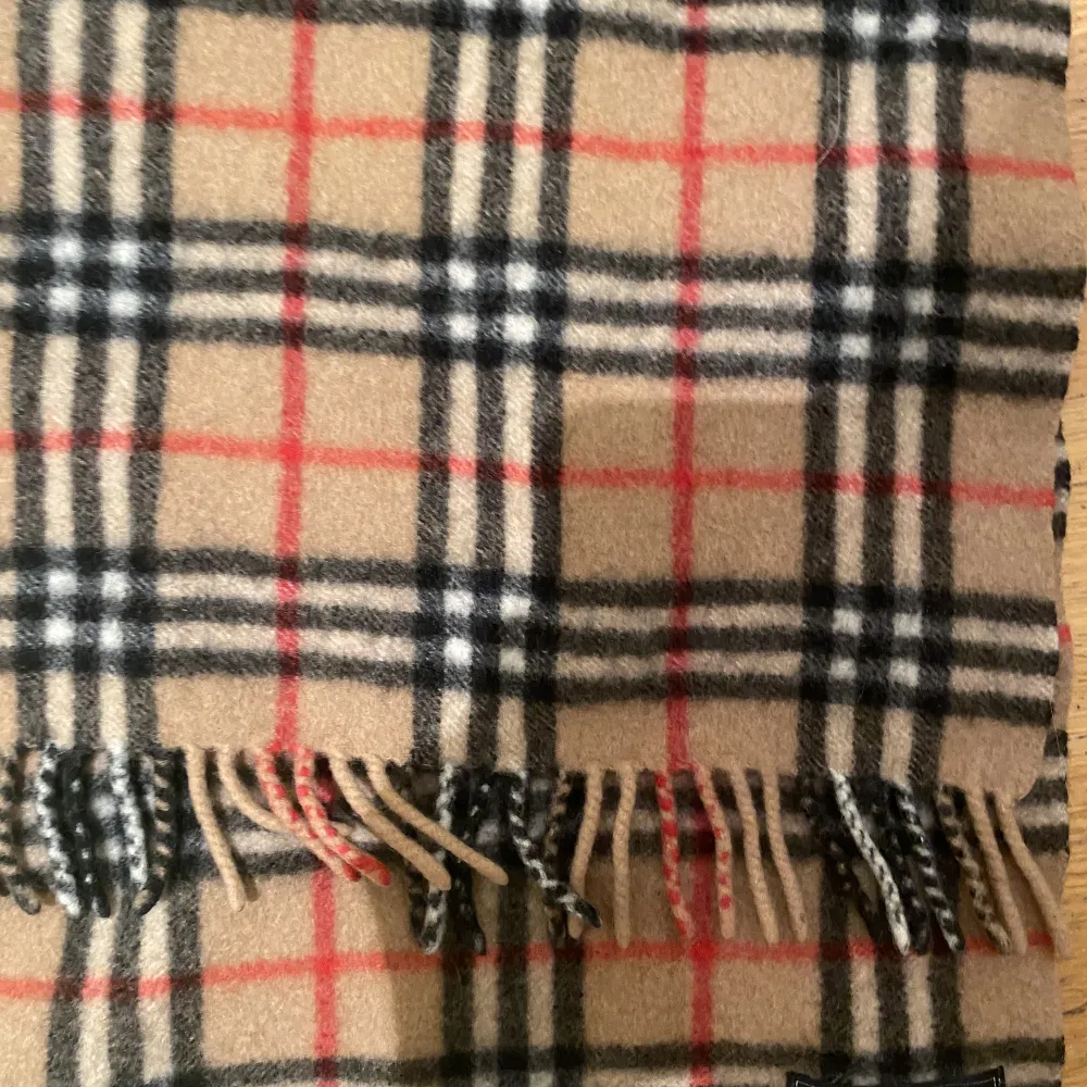 Burberry scarf, liten men skön. Cashmere . Övrigt.