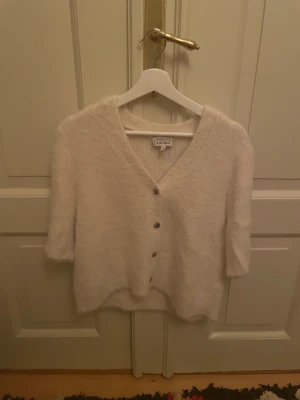 Other stories kofta - Intressekoll på min Other stories kofta som köptes i våras och använts några få gånger. Inga defekter eller liknande💗Priset kan diskuteras!!