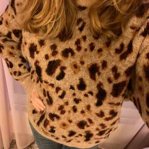 Så cool leopard tröja!🐆i nyskick och storlek s. 