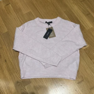 Vero Moda tröja - Rosa stickad tröja från vero moda. Aldrig använd + lappen sitter kvar