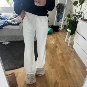 Vita kostymbyxor - Vita kostymbyxor från Nelly 