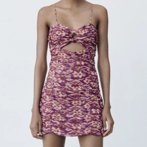 Klänning - Inga synliga defekter. Använd ett par gånger 