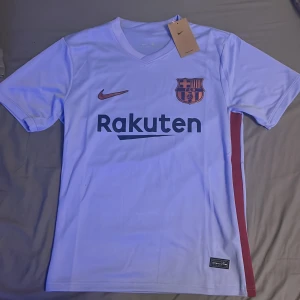 Barcelona 2021/22 Borta tröja - Barcelona 21/22 Away kit skick 10/10 helt oanvänd. DM för intresse!