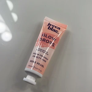 Highligher  - Highligher som ger ett roseguld skimmer, använd 1 gång för test🫶🏼