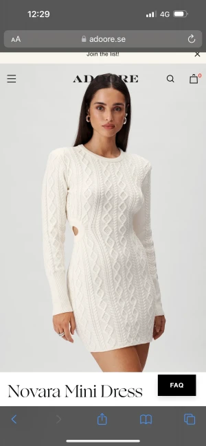 Adoore novara mini dress - Stickad klänning från adoore, aldrig använd! Säljer även ”hourglass dress” från adoore och kan tänka mig att sälja dom i paketpris 2000kr 🦋