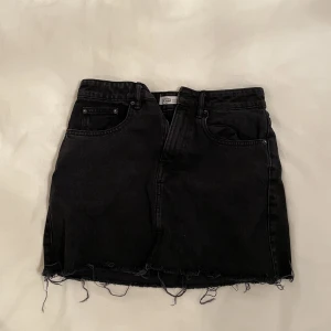 Jeans kjol  - Säljer denna basis snygga jeans kjol för den ej passar längre 