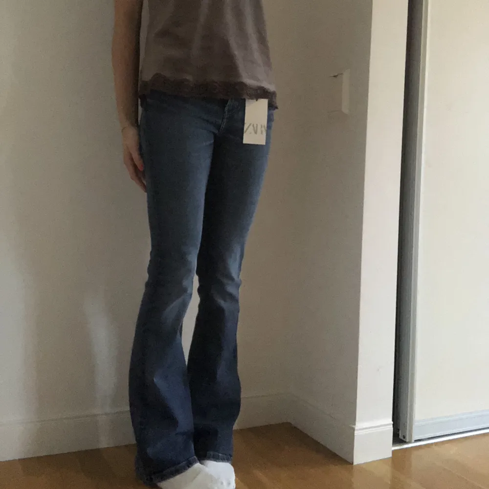 Helt nya lågmidjade bootcut jeans från zara. Jeans & Byxor.