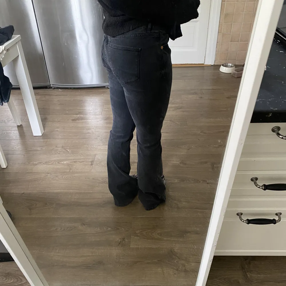 Superfina svarta midrise jeans. Jeans & Byxor.