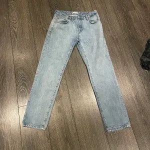 Ett par woodbird jeans i mycket bra skick. Knappt använda så vill helst sälja dom.